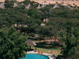 Namibia'97: Lothar und Stephan am Pool
